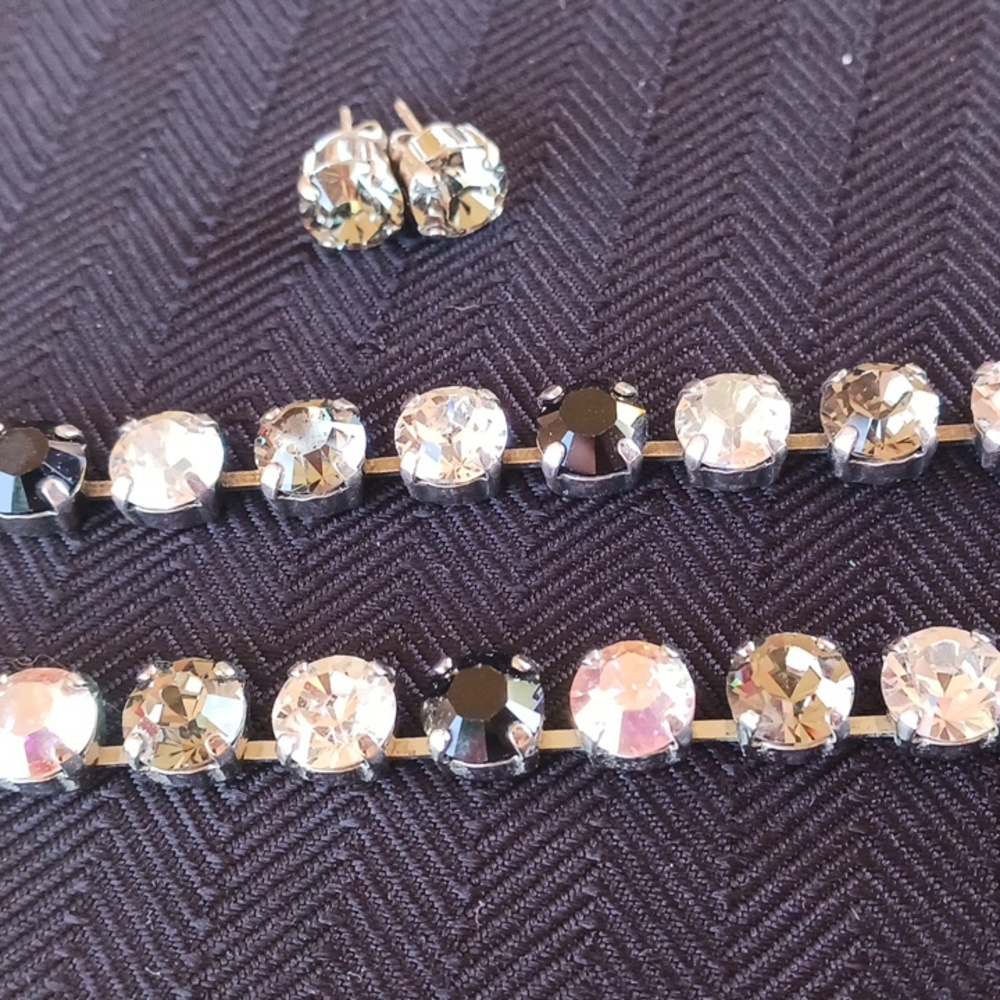 Sade artist. Set Necklace bracelet and earrings